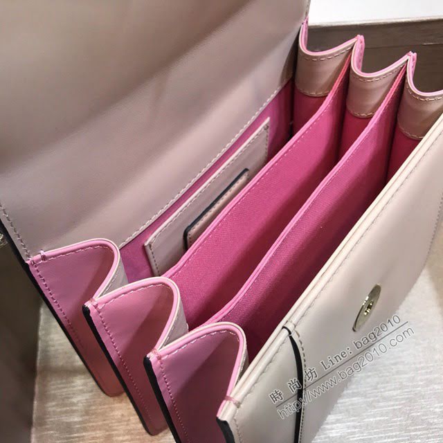 Bvlgari女包 寶格麗三層新款蛇頭包 經典蛇頭搭扣 手提斜挎款女包 B287961  fyd1452